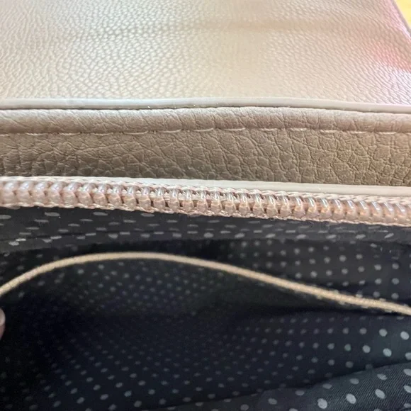 Nico & Olive Crossbody Bag - Picture 8 of 9